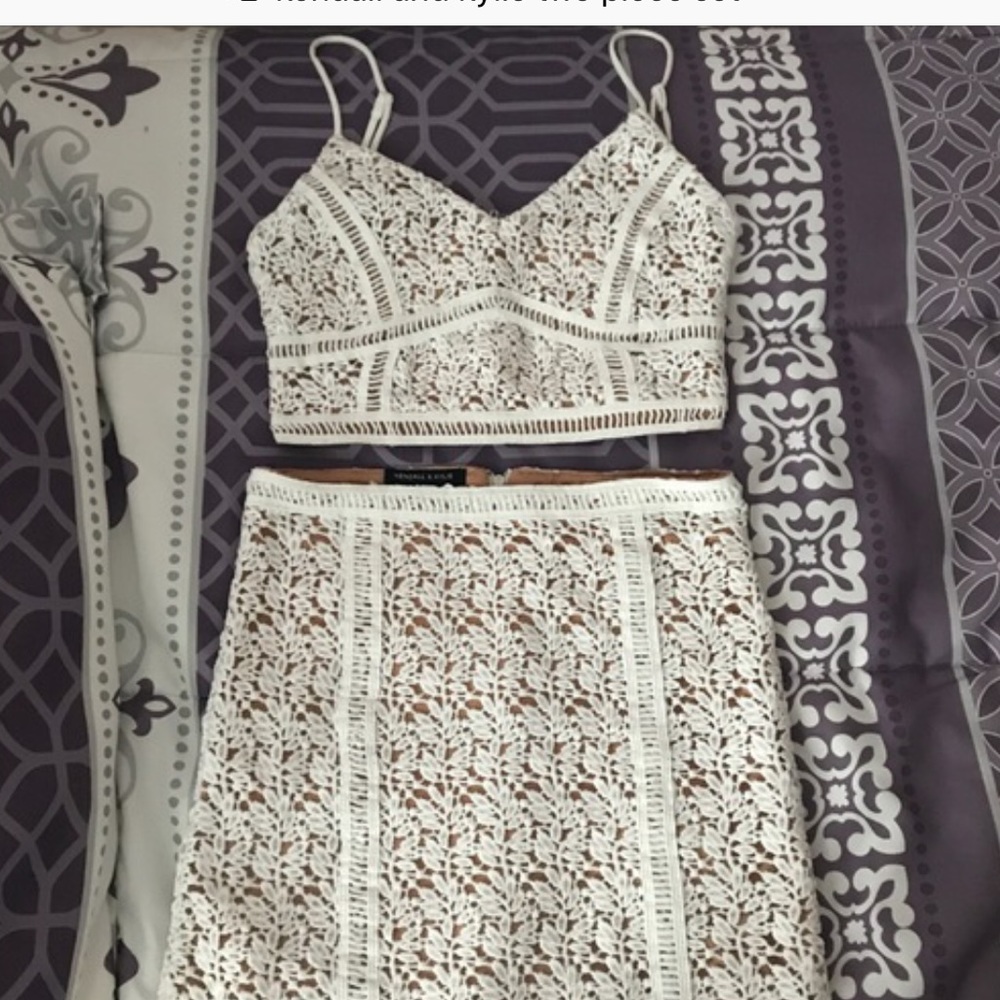 where can i find this kendall&kylie top? pref. xs